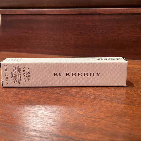 Burberry Liquid Lip Velvet Military Red No. 41 NEW makeup - Picture 14 of 15
